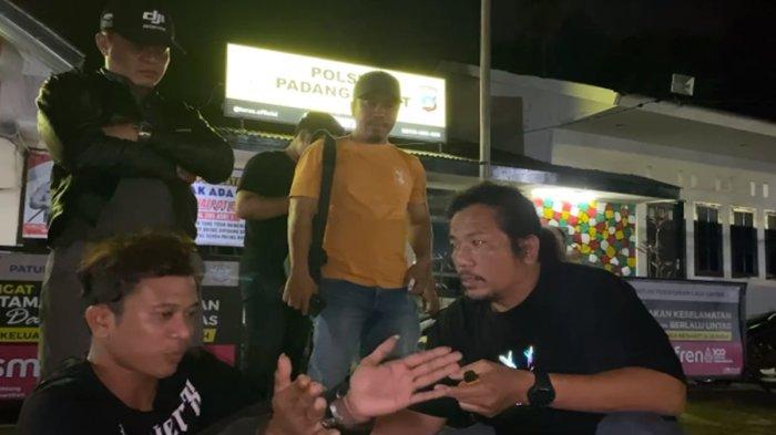 Antoni, bos distro (kiri bawah) berhasil ditangkap di Padang.