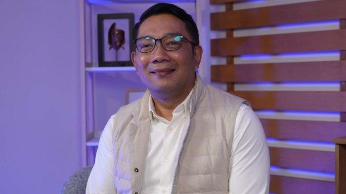 Ridwan Kamil berpose setelah diwawancara KOMPAS.com dalam acara GASPOL! pada Kamis, (12/9/2024). Beredar foto eks Gubernur Jawa Barat, Ridwan Kamil muncul di tengah mencuatnya isu perselingkuhan dengan Lisa Mariana, tampil beda rambutnya plontos