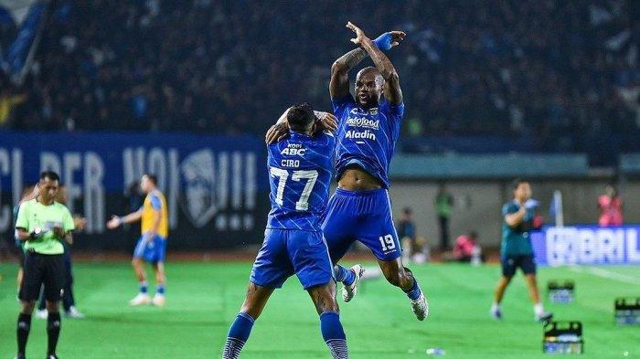 penyerang Persib Bandung, David Da Silva dan Ciro Alves setelah berhasil lolos ke final Liga 1, Sabtu (18/5/2024) malam WIB. Berikut jadwal tayang acara TV pada Jumat (27/9/2024) Liga 1 Madura United vs Persib Bandung pukul 19.00 WIB di Indosiar.
