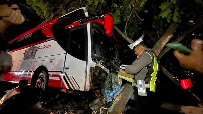 Berikut sederet fakta kecelakaan maut bus pariwisata bawa rombongan siswa SMK TI Bali Global Badung tabrak 16 kendaraan.