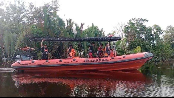 Basarnas masih mencari keberadaan Sugiarto korban perahu getek terbalik di Muara Sugihan Banyuasin