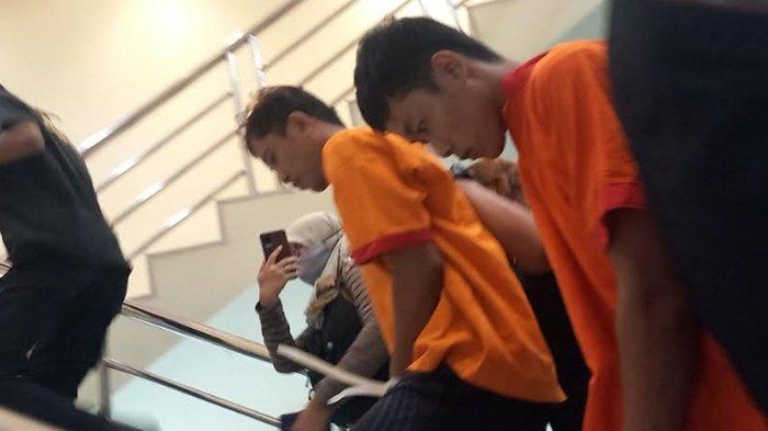 Para Pelaku Saat Dibawa ke Polrestabes Palembang - Bos Distro yang Bunuh Pegawai Koperasi di Palembang Terancam Hukuman Mati, Pembunuhan dan Perampokan