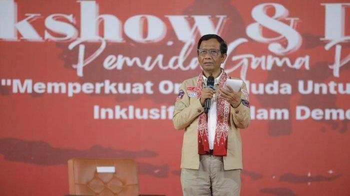 Calon Wakil Presiden (Cawapres) Nomor Urut 3 Mohammad Mahfud MD. Lewat video, capres Mahfud MD mengucapkan selamat ulang tahun ke-51 untuk PDI Perjuangan (PDIP), dia berharap PDIP terus pro ke wong cilik.