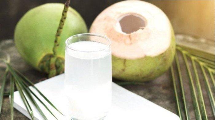 Tata cara mengusir tikus dari rumah dengan singkong serta menggunakan air kelapa, panci dan kompor.