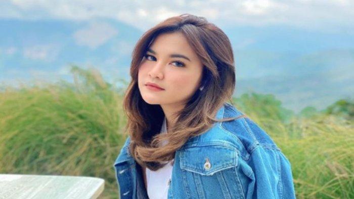 Saat ini Lagu dari Mahalini tengah viral di media tiktok, Lagunya yang berjudul sial diubah jadi versi dangdut.
