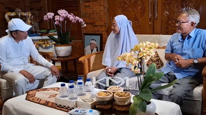 IBU DIANIAYA ANAK KANDUNG- Dedi Mulyadi merasa iba dengan kondisi yang dialami seorang ibu sampai terluka fisik maupun psikis akibat dianiaya anak kandungnya sendiri.