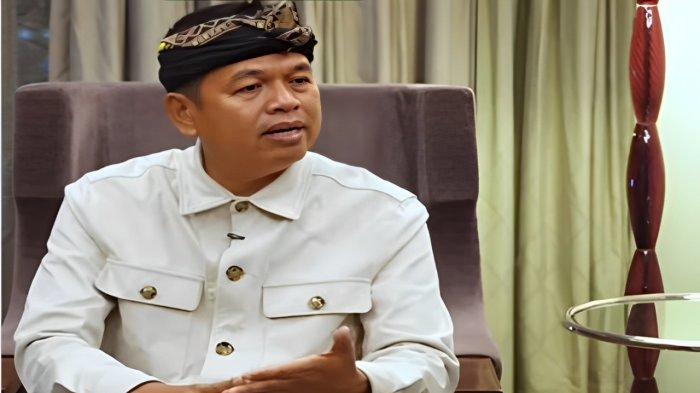 WAWANCARA DEDI MULYADI. Dedi Mulyadi Bicara soal premanisme di Jawa Barat, terutama pungli di tempat wisata, Senin (24/2/2025). Denmul sampaikan kritikannya dan menyebut guru yang lakukan praktek renang kepada siswa SD di halaman sekolah tidak mengerti esensi pendidikan,