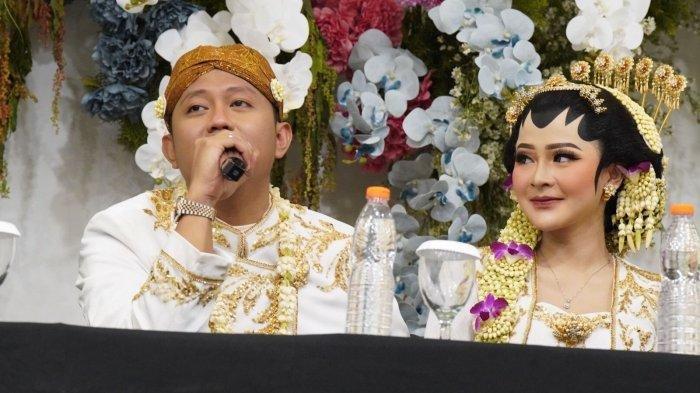 Denny Caknan mengungkap awal mula bertemu dengan istrinya, Bella Bonita