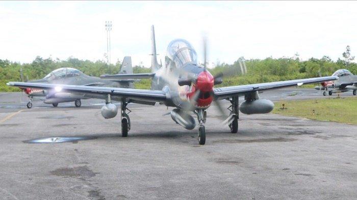 Pesawat Super Tucano TNI AU di Lanud Manuhua.