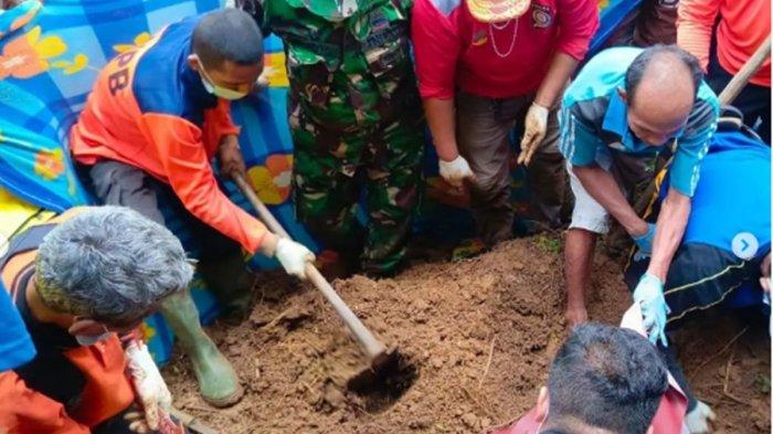 Detik-detik warga evakuasi jadas NKS (18) gadis penjual gorengan yang ditemukan tewas terkubur di Padang Pariaman.