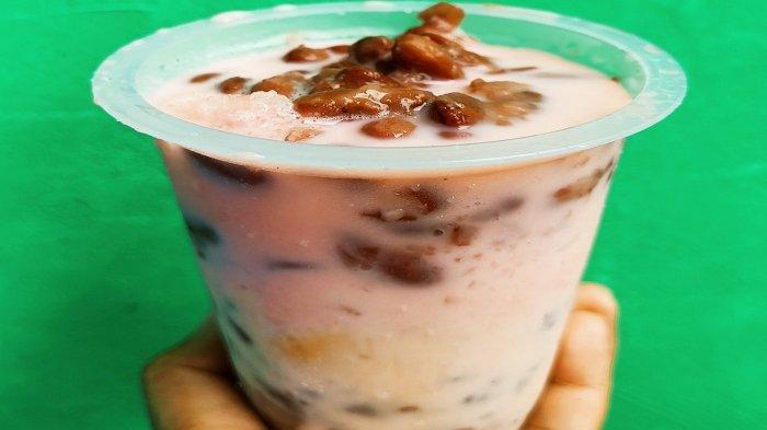 Satu porsi es kacang merah dijual hanya Rp 10 ribu.