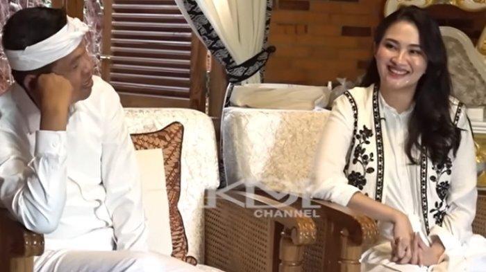 DEDI MULYADI DAN SHERLY - Gubernur Jawa Barat Dedi Mulyadi dan Gubernur Maluku Utara Sherly Tjoanda di kediaman Dedi di Lembur Pakuan, Subang. Pertemuan tersebut ditayangkan di Youtube @KANGDEDIMULYADICHANNEL Minggu (8/6/2025) malam