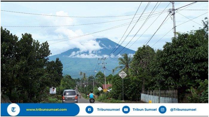 Gunung Dempo erupsi, Selasa (25/7/2023) sekira pukul 21.15 WIB malam, letusan terbesar sejak 15 tahun terakhir ini.