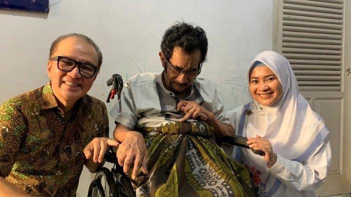 HAMDAN ATT MENINGGAL DUNIA - Hamdan ATT dikabarkan meninggal dunia di rumahnya, saat akan mendapatkan perawatan intensif. Foto diambol saat Hamdan ATT dijenguk Tantowi Yahya dan Ikke Nurjanah.