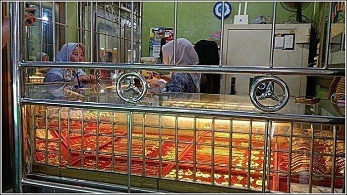 Update harga emas perhiasan hari ini anjlok, Kamis (7/11/2024).