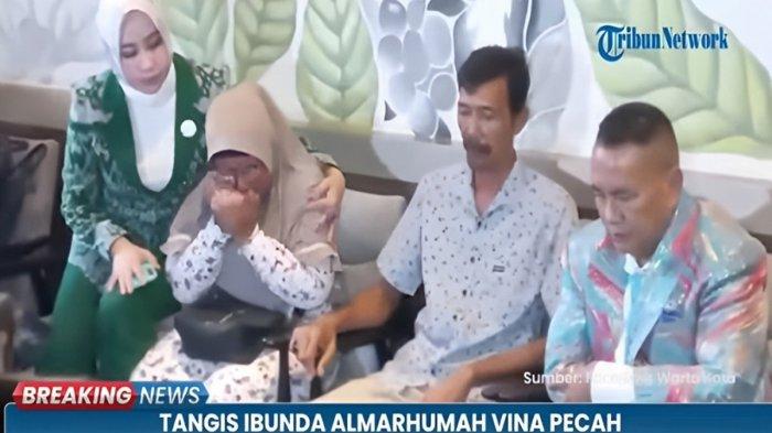 Hotman Paris saat bertemu Ayah dan Ibu dari almarhumah Vina Cirebon, Kamis (16/5/2024)