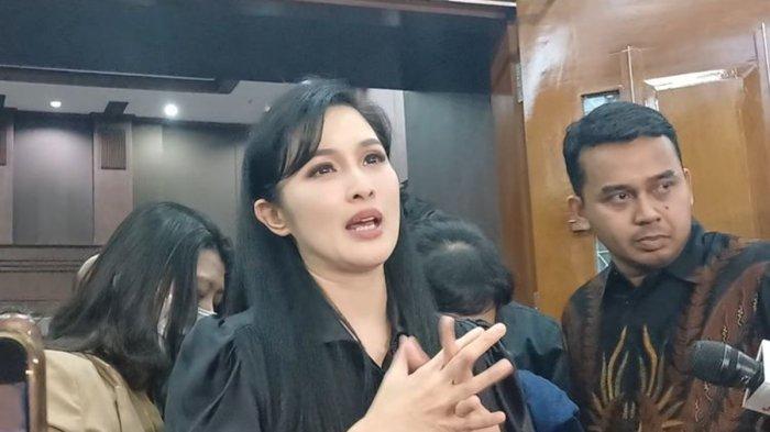 Istri terdakwa kasus dugaan korupsi di PT Timah Tbk, Harvey Moeis, Sandra Dewi usai dihadirkan sebagai saksi dugaan korupsi yang menjerat suaminya di Pengadilan Tipikor Jakarta Pusat, Kamis (10/10/2024).