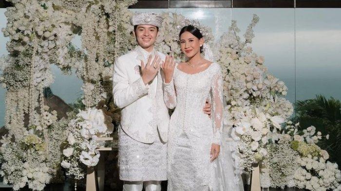ANGGA DAN SHENINA MENIKAH - Kabar bahagi datang dari artis Angga Yunanda akhirnya resmi menikah dengan Shenina Cinnamon.
