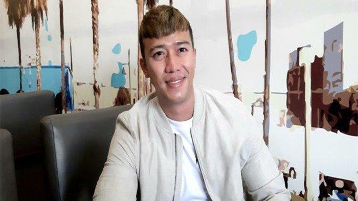 Kabar mengejutkan datang dari Ruri Ruri Repvblik, Vokalis Band itu mengalami kecelakaan tunggal saat mengendarai moge.