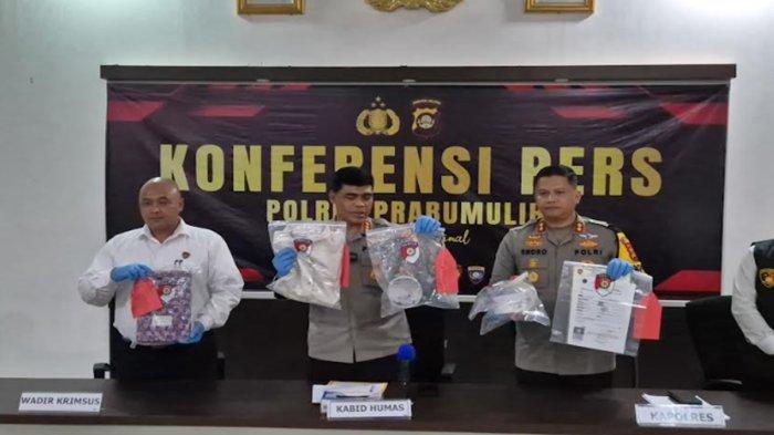 Kabid Humas Polda Sumsel, Kombes Pol Sunarto bersama Wadir Krimsus Polda Sumsel AKBP Witdiardi didampingi Kapolres Prabumulih AKBP Endro Aribowo SIK MH melakukan rilis terkait penetapan tersangka oknum bidan ZN tersebut, Senin (20/5/2024).