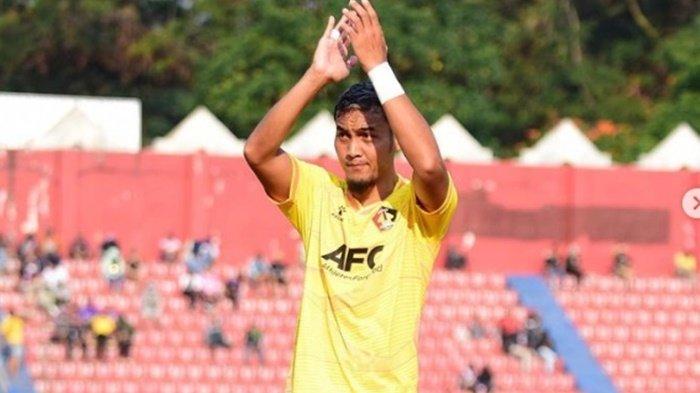 Karier Gunawan Dwi Cahyo di klub Liga I Persik Kediri pun terancam dipertaruhkan setelah diduga terlibat skandal perselingkuhan. absen melawan Madura