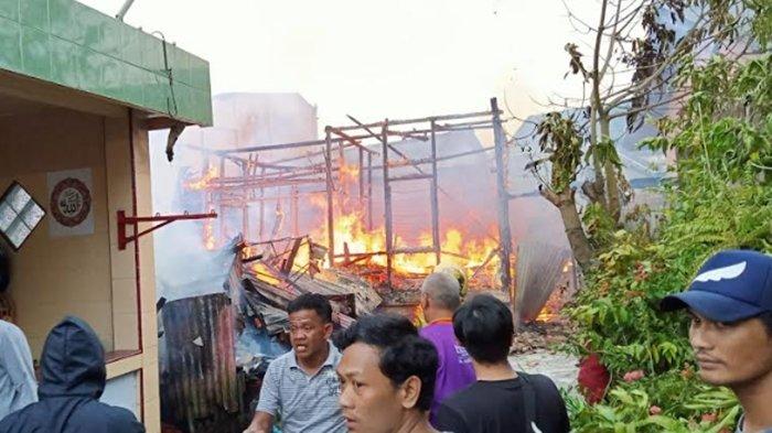 Kebakaran di Yayasan I Palembang, Ditinggal Pemilik Rumah Saat Masak Air, Satu Orang Dilarikan ke RS