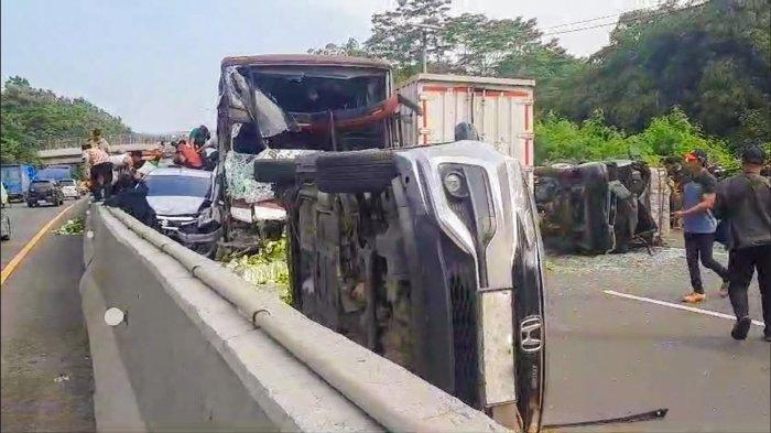 FOTO FILE: Kecelakaan beruntun di KM 85+600 Ruas Tol Cipularang arah Jakarta pada Rabu 10 Juli 2024 pukul 15.20 WIB.
