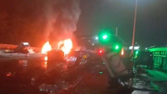 KECELAKAAN TOL CIAWI - Kecelakaan di Gerbang Tol Ciawi 2, Kelurahan Katulampa, Kecamatan Bogor Timur, Kota Bogor, Selasa (4/2/2025) malam. Kecelakaan ini mengakibatkan delapan orang tewas dan 11 luka-luka. Berikut identitas korban.