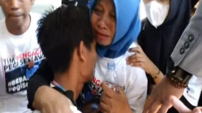 Keluarga pegi langsung menangis setelah hakim bacakan hasil putusan sidang