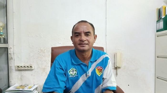 GURU DI KUPANG DIANIAYA SISWA - Kepala Sekolah SMA Negeri 4 Kupang, Fransiskus Xaverius Balu Lowa menjelaskan soal guru olahraga di Sekolah Menengah Atas (SMA) alami babak belur dianiaya siswanya sendiri.