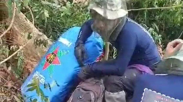 Ketiga pendaki saat mengirimkan video diserang tawon sebelum dinyatakan hilang saat pendakian di Gunung Balease, Sulawesi Selatan, Sabtu (23/11/2024).