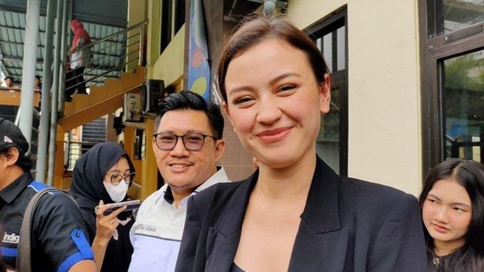 Kimberly Ryder akhirnya resmi bercerai dari Edward Akbar, Jumat (29/11/2024).