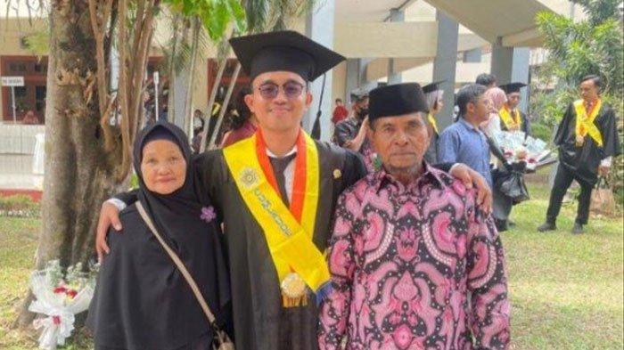 Kisah Johar Anak Petani Lulus Cumlaude di UGM, Buat Bangga Jadi Sarjana Pertama Dalam Keluarga