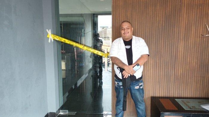 Korban sekaligus penanggung jawab kantor, Mohammad Andika Mowardi (32) saat memberi keterangan di Jakarta Timur, Senin (26/2/2024).