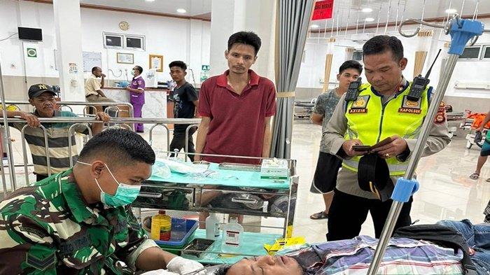 Ketua KPPS 30 Ilir Palembang langsung mendapat penanganan di rumah sakit setelah menjadi korban pembacokan anggota linmas, Rabu (14/2/2024) malam.