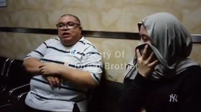 LM, putri sulung Nikita Mirzani memilih kabur dari rumah aman dan langsung mendatangi Razman Nasution. Sebut ibunya banyak mengeluarkan kebohongan