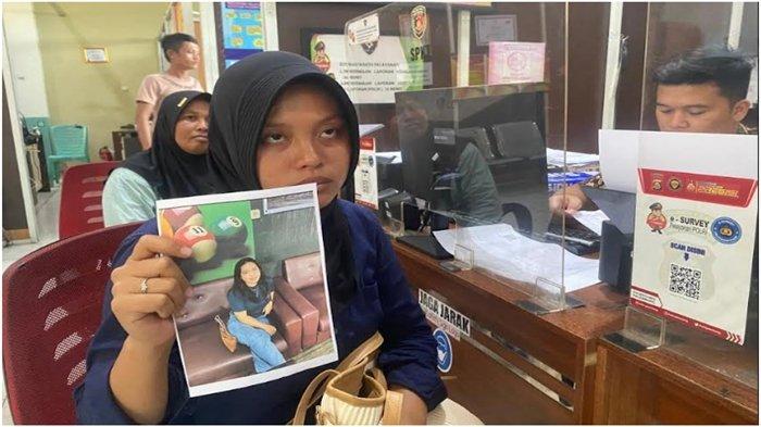 Rana Rani (21), mendatangi pengaduan Polrestabes Palembang, guna melaporkan orang hilang, Rabu, (10/1/2024) sore. Kakak perempuannya Siti Hartina (28) seorang mahasiswa di Palembang hilang sejak Senin (1/1/2024).