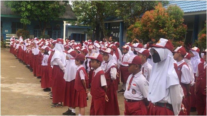 Libur sekolah semester 1 2022 selama dua minggu, pembagian raport siswa SD dan SMP di Palembang baik sekolah negeri maupun swasta mulai besok. Hal ini diungkap Kabid SMP Dinas Pendidikan Kota Palembang Lukmanul Hakim, Kamis (14/12/2022).