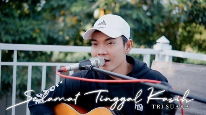 Penyanyi Cover Tri Suaka menyanyikan lagu Selamat Tinggal Kasih yang merupakan lagu penyanyi asli Ndarboy Genk.