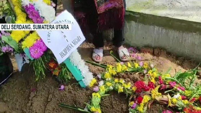 Makam RSS (14), siswa SMP negeri di Kecamatan Sinembah Tanjung Muda (STM) Hilir, Kabupaten Deli Serdang, Sumatera Utara. RSS meninggal pada Kamis (26/9/2024) diduga akibat dihukum squat jump 100 kali oleh gurunya.