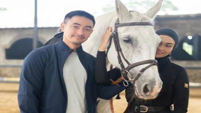 Mantan Gubernur Jambi, Zumi Zola tengah menjalin hubungan dengan Putri Zulkifli Hasan, anak dari Menteri Perdagangan Indonesia, Zulkifli Hasan