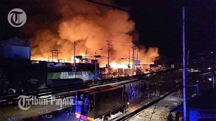 Massa Pengarak Jenazah Lukas Enembe Bakar Belasan Ruko di Jayapura, Kericuhan Terjadi, Warga Trauma