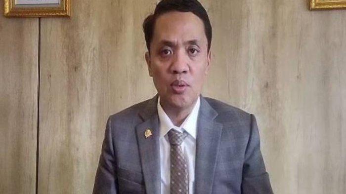 Mengenal sosok Habiburokhman Wakil Ketua Komisi III DPR RI sekaligus anggota Badan Legislasi (Baleg) yang dilempari botol hingga diteriaki massa.