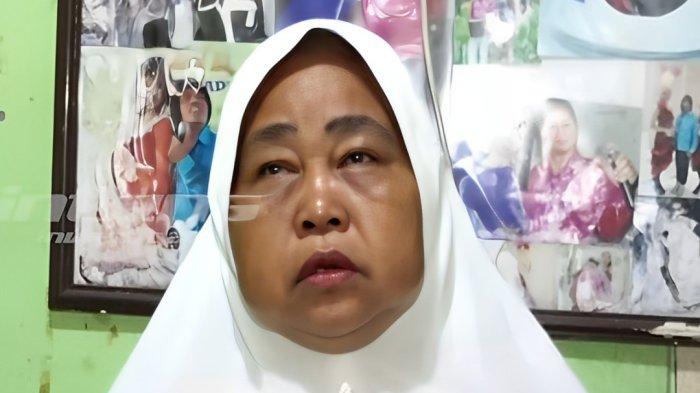 Mengenal sosok istri pertama pesulap Pak Tarno jadi sorotan tak terima suami dipaksa jualan ikan cupang di kursi roda dengan keadaan sakit stroke.