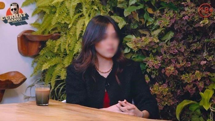 Michelle Ashley mengungkap jika dirinya sempat diancam Pinkan Mambo melalui chat sebelum memutuskan tampil di publik sebagai korban pelecehan ayah sambung.