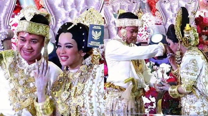 Momen pernikahan pedangdut Putri Isnari dan anak bos batu bara.