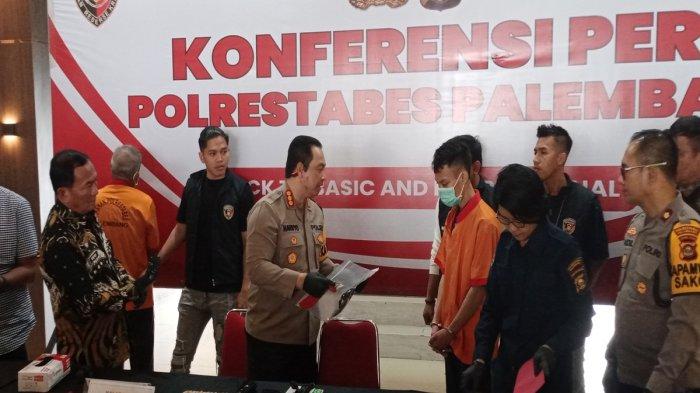 Polisi mengungkap motif 2 napi bunuh teman satu sel di Lapas Merah Mata Palembang, Sabtu (20/7/2024).