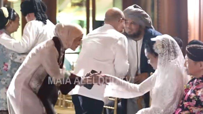 PERTEMUAN MAIA-MULAN- Mulan Jameela menghampiri Maia Estianty yang lebih dulu datang bersama sang suami, Irwan Mussry untuk bersalaman, Sabtu (14/6/2025).