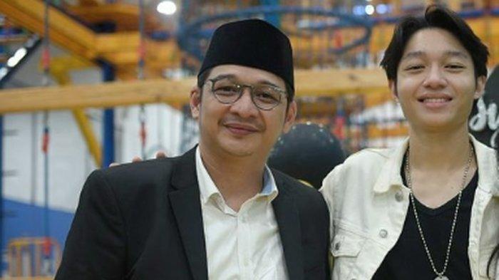 KIESHA ALVARO DIDUGA DITAMPAR - Musisi sekaligus anggota DPR RI, Sigit Purnomo alias Pasha Ungu menuntut PH Screenplay Film ikut bertanggung jawab atas dugaan penamparan yang dilakukan oleh Dimas Anggara kepada anaknya, Kiesha Alvaro.