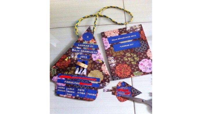Kumpulan Name Tag MPLS merupakan kelengkapan yang wajib dibawa peserta baru oleh kakak kelas yang jadi panitia.
